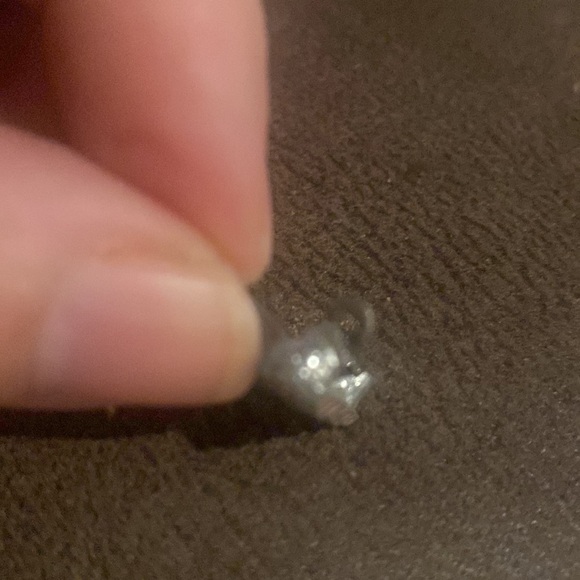 Very small rhinestone “K” brooch (Ind) - Picture 5 of 5